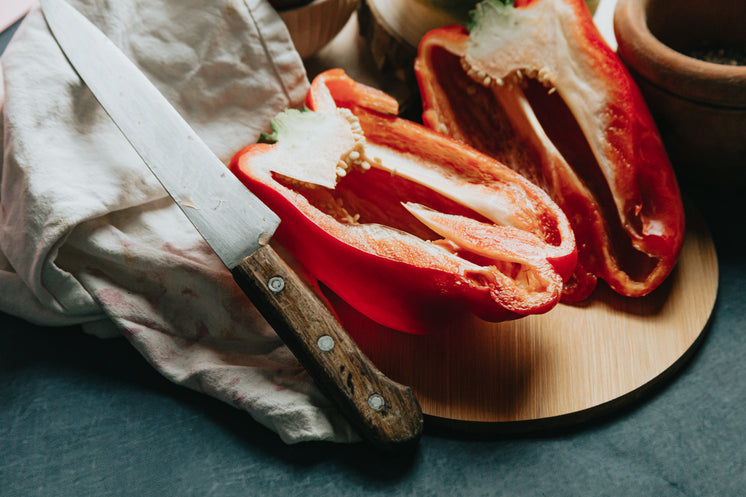 red-pepper-and-a-silver-knife-photo.jpg?