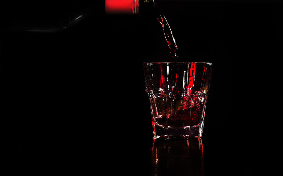 Free Red Wine Pouring Photo — High Res Pictures