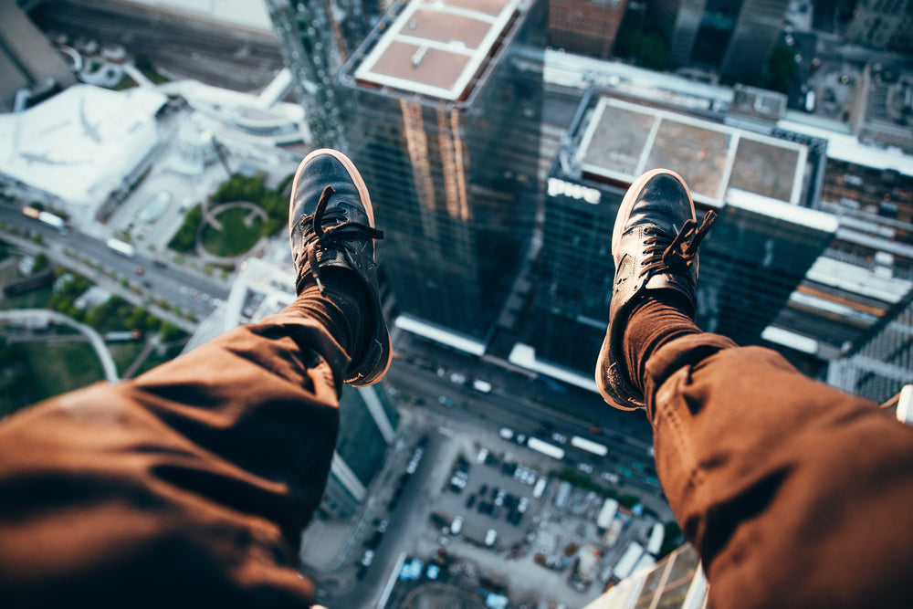 rooftopper looking down