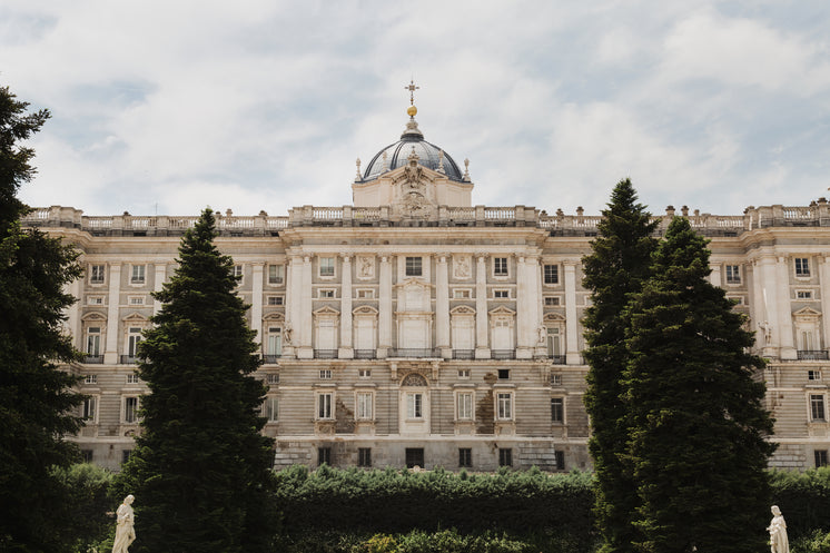 royal-palace-of-madrid.jpg?width=746&for
