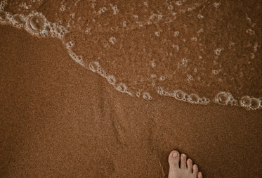 sandy feet, sandy beach