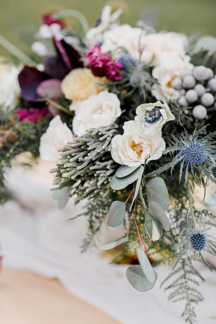 seasonal-wedding-bouquet-close-up.jpg?width=746&format=pjpg&exif=0&iptc=0