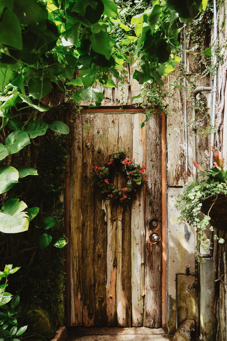 secret-garden-wooden-door-with-wreath.jp