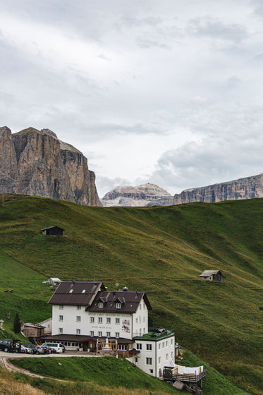 sella pass refuge caflo valentini