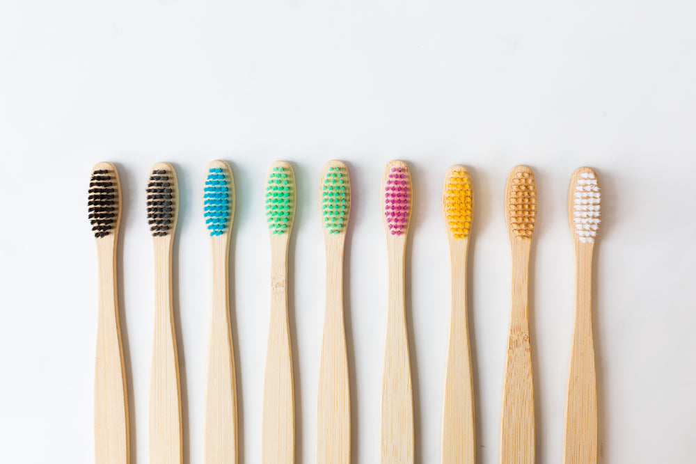 conjunto de escovas de dente de bambu de cerdas coloridas