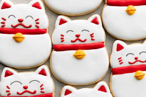 several beckoning cat cookies