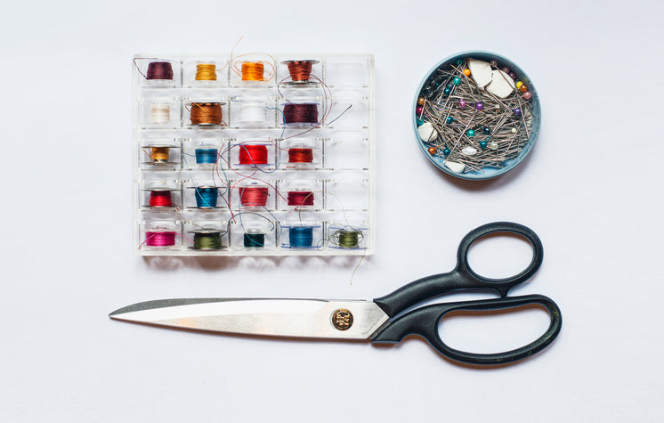sewing-materials-flatlay.jpg?width=746&format=pjpg&exif=0&iptc=0