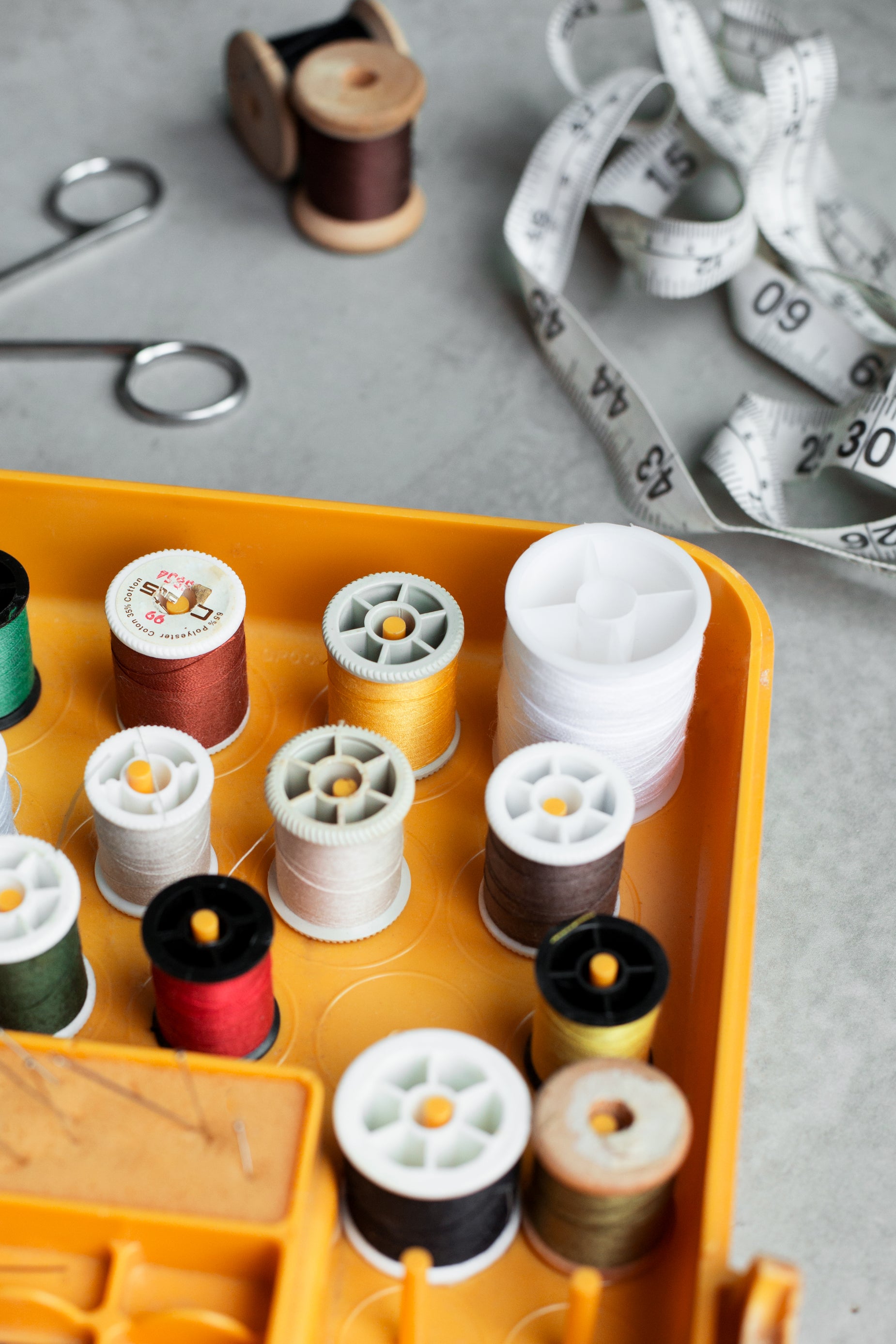 Thread Accessories Store High Res Sewing Thread And Accessories Picture — Free Images