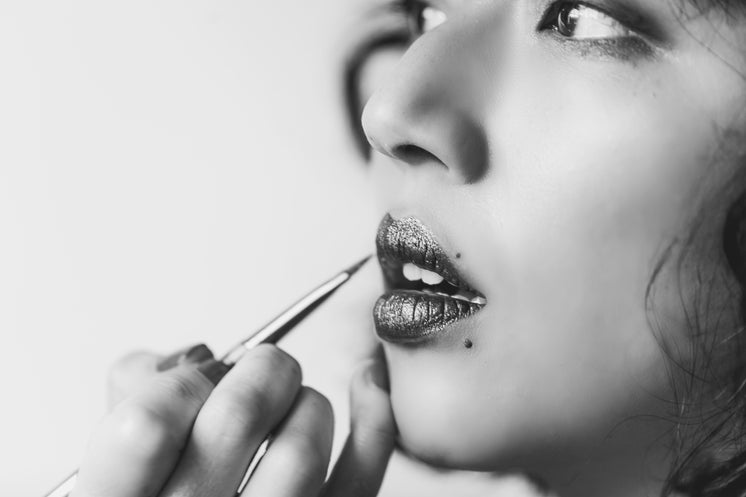 shiny-lipstick-in-black-and-white.jpg?wi
