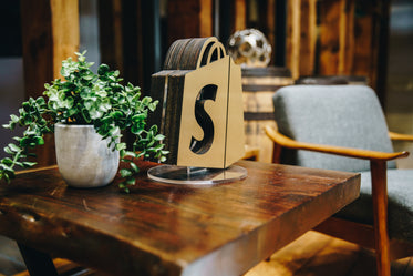 Free Stock Photo of Shopify Table Decor — HD Images