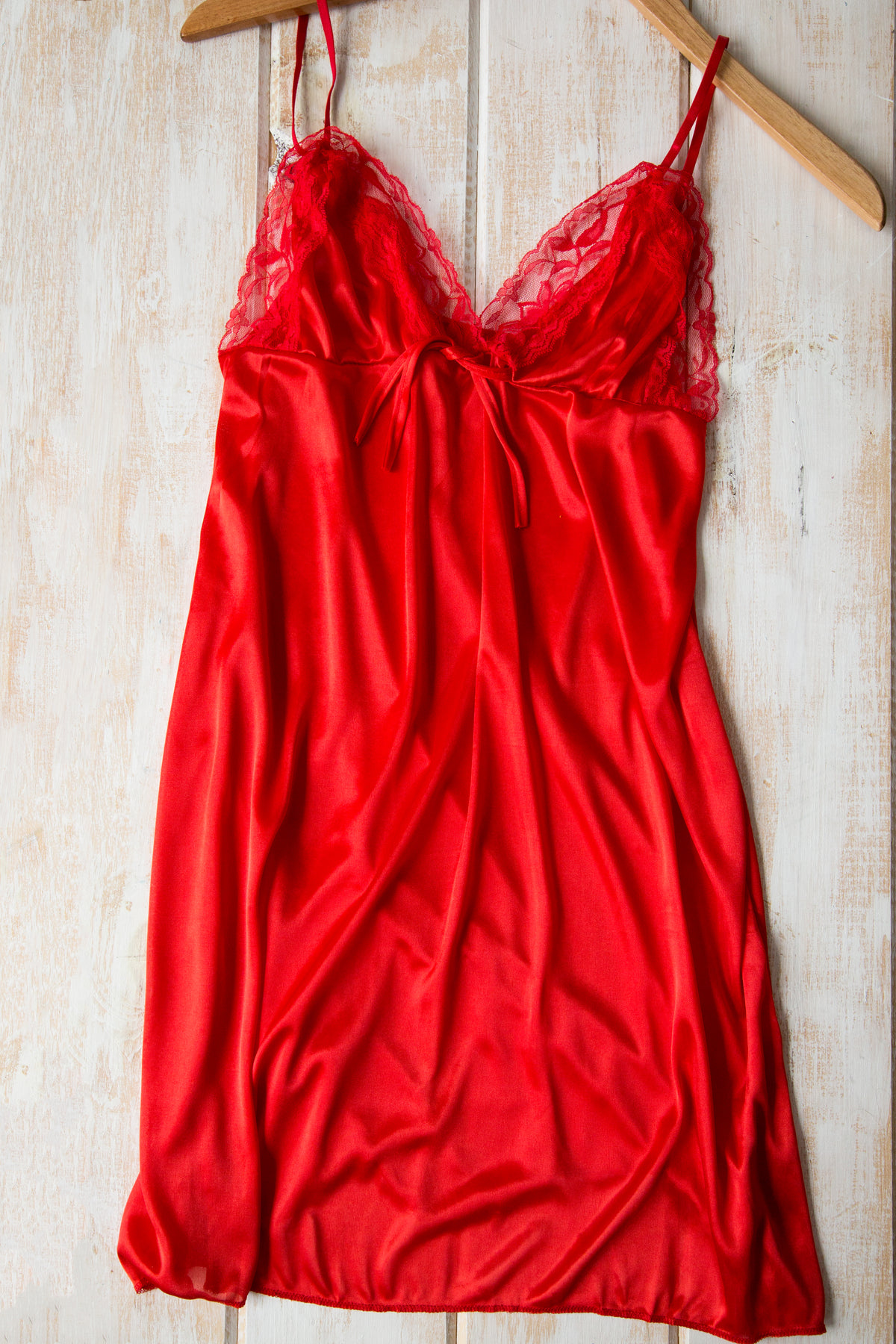 丝质红裙