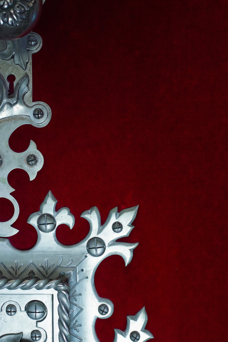 silver-fleur-de-lys-spread-against-crimson-doors.jpg?width=746&format=pjpg&exif=0&iptc=0