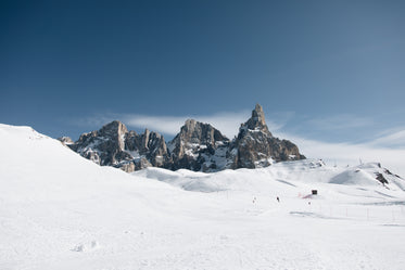 single skiier coming down the mountain