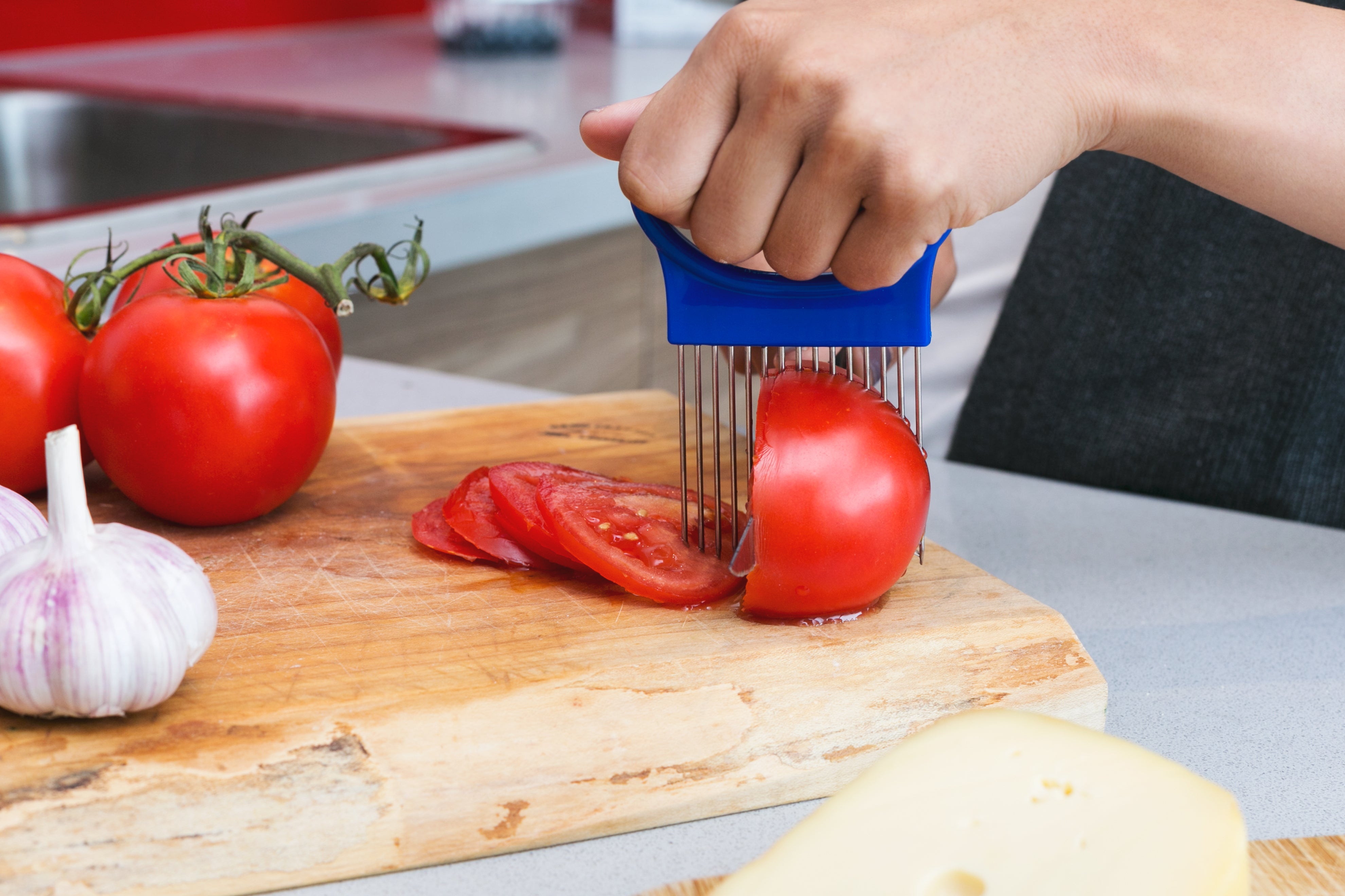 TOMATO/ONION HOLDER FOR SLICING