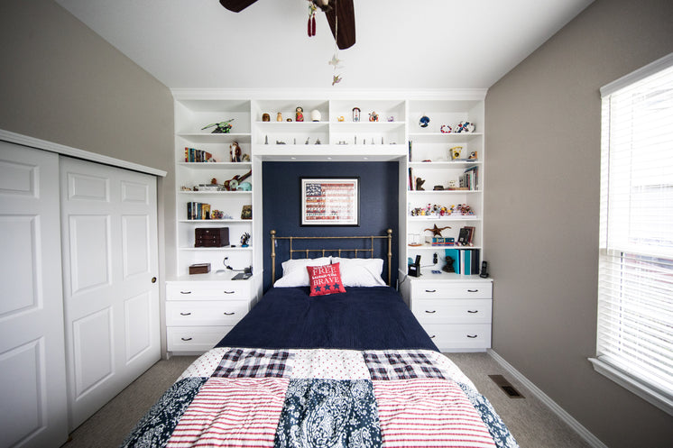 Small Bedroom With Shelving