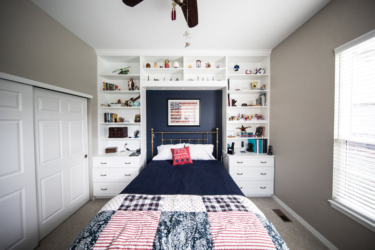 small-bedroom-with-shelving.jpg?width=74