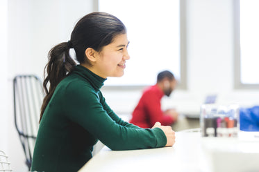 High Res Smiling Woman In Office Picture — Free Images
