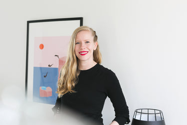 Free Smiling Woman Portrait Photo — High Res Pictures