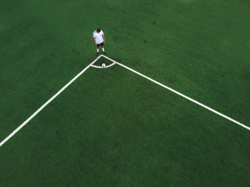 soccer player ready to take corner kick