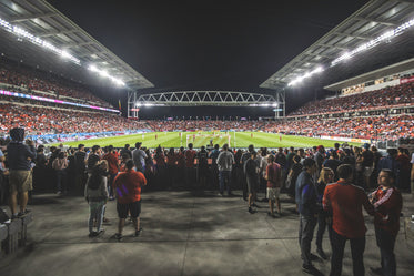 estádio de futebol à noite