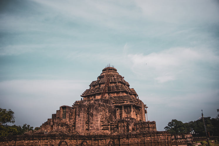 stone-sculptured-building-being-restored.jpg?width=746&format=pjpg&exif=0&iptc=0