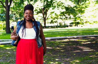 summer fashion model smiles in the park