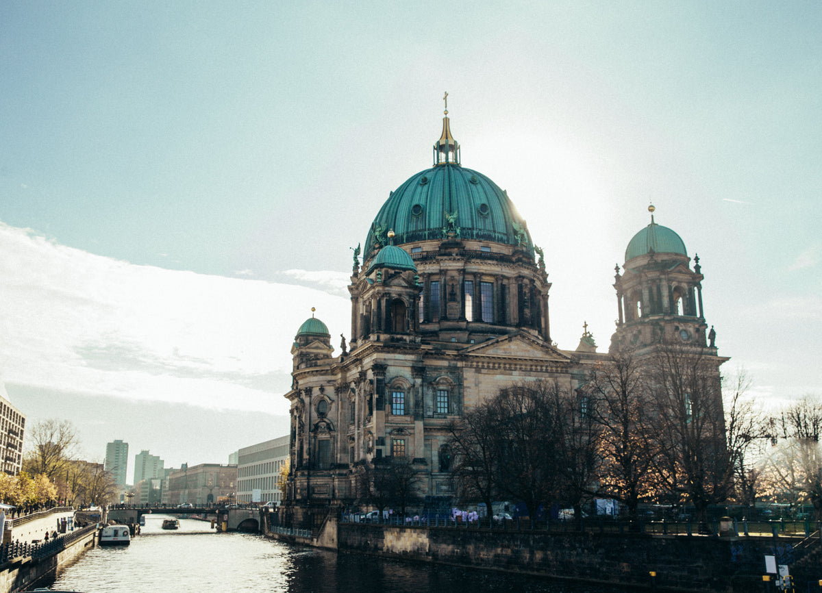 阳光照耀的柏林大教堂
