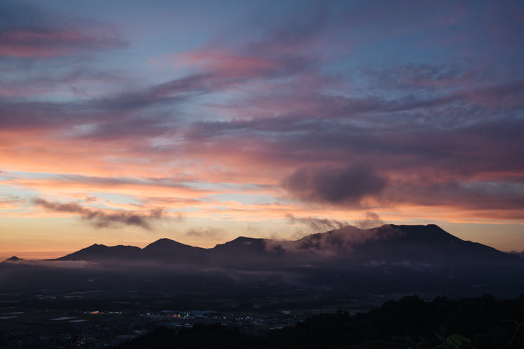 sunrise-over-the-horizon-with-misty-sky.jpg?width=746&format=pjpg&exif=0&iptc=0