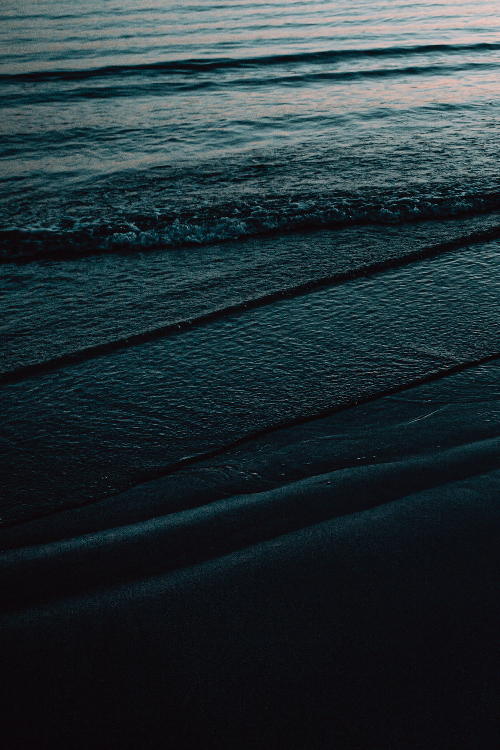 texture of dark waves on the shore