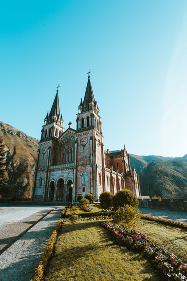 catedral escondida nas montanhas