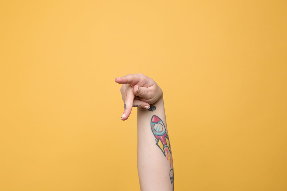 the letter "p" displayed in american sign language