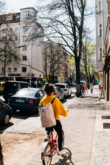 pedalando pela rua de novo