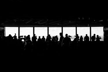 tourist crowd gathers by window