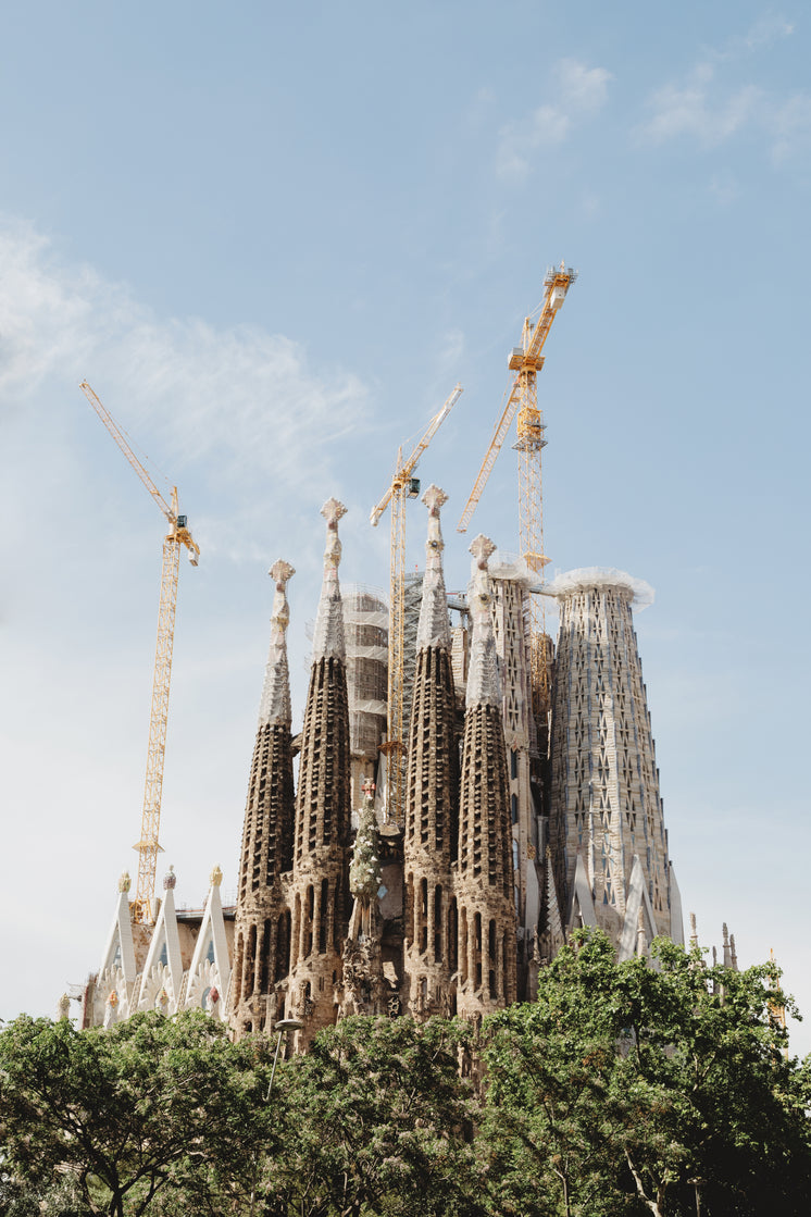 La Sagrada Familia Construction