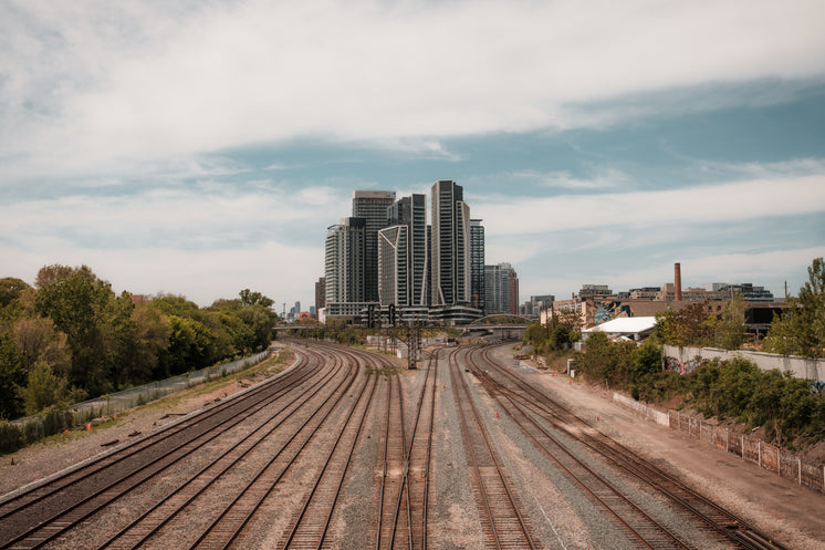 train-tracks-split-where-tall-city-build