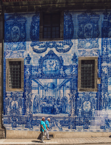 twins stroll past wall art