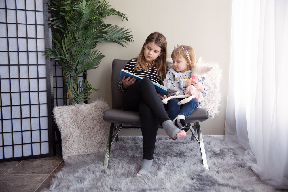 two sisters reading together