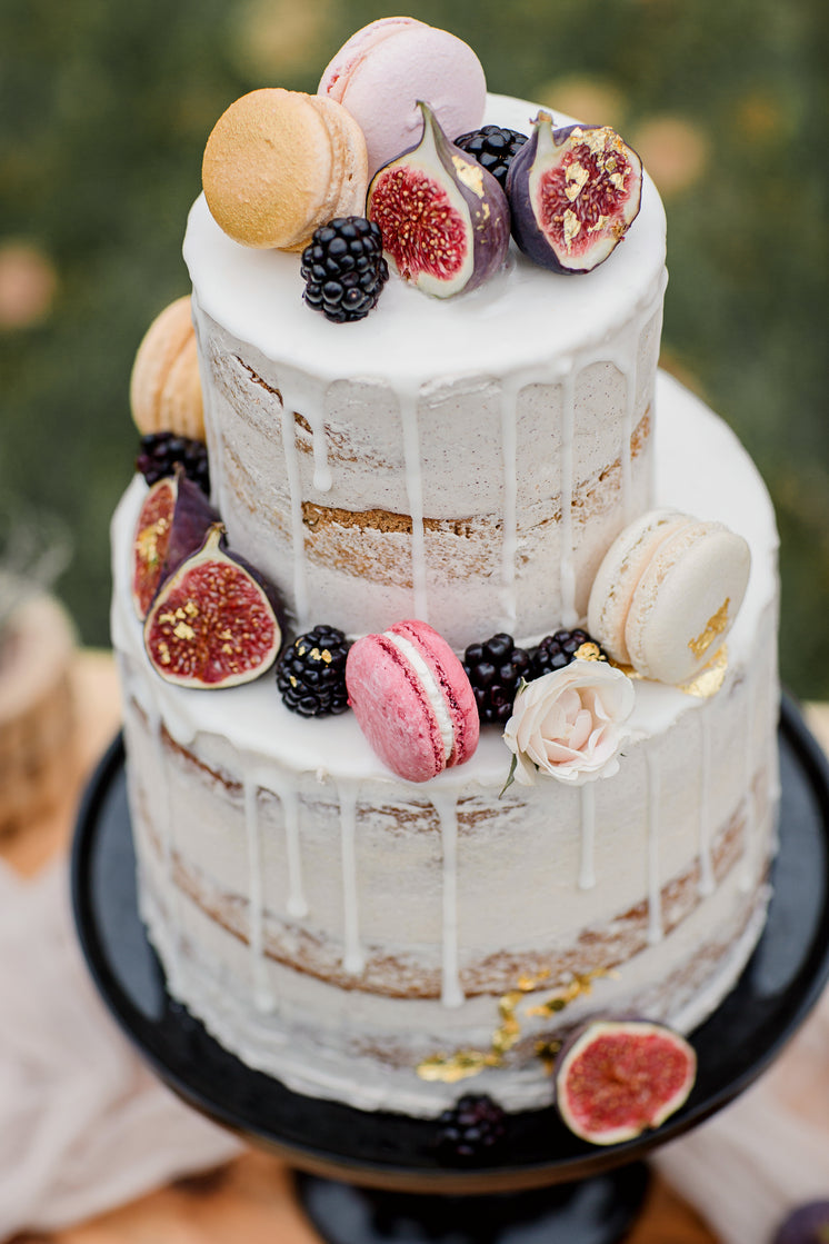 https://burst.shopifycdn.com/photos/two-tier-white-wedding-cake.jpg?width=746&format=pjpg&exif=0&iptc=0