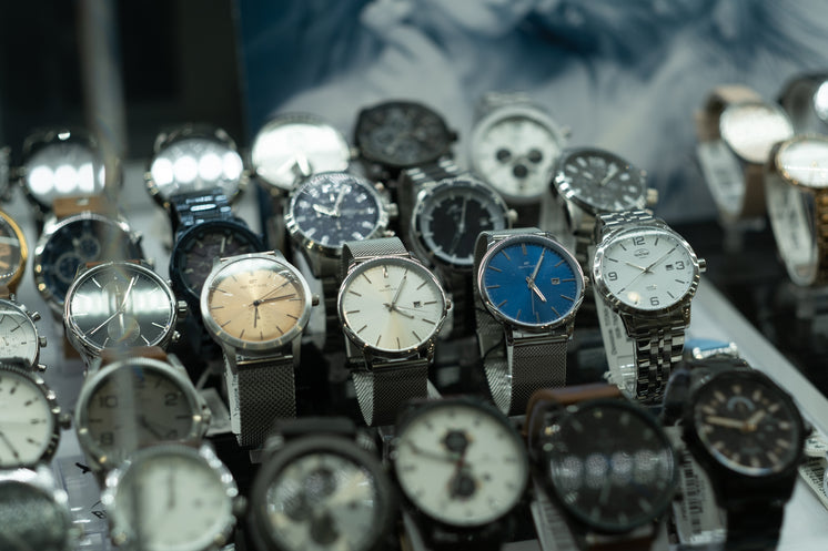 variety-of-watches-lined-up-in-rows.jpg?