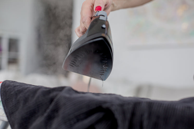 water-drips-of-a-steaming-iron.jpg?width=746&format=pjpg&exif=0&iptc=0