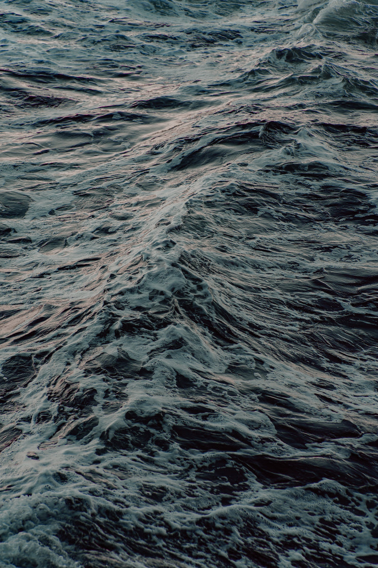 waves-moving-through-the-ocean-at-dusk.jpg?width=746&format=pjpg&exif=0&iptc=0