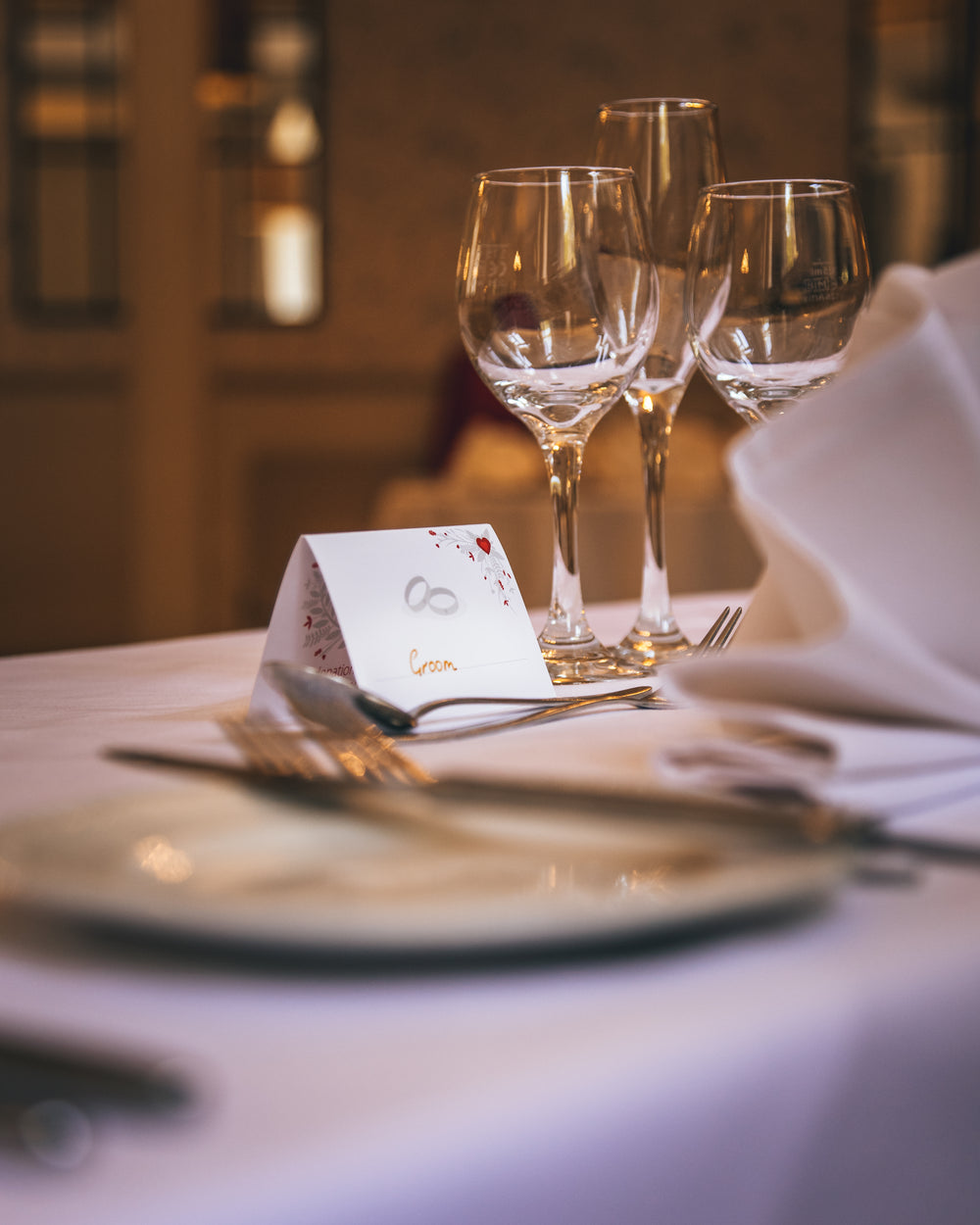 wedding place setting at head table