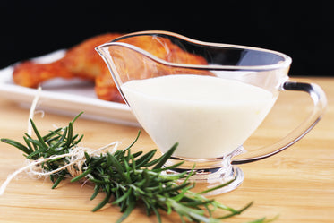 white gravy with chicken and rosemary