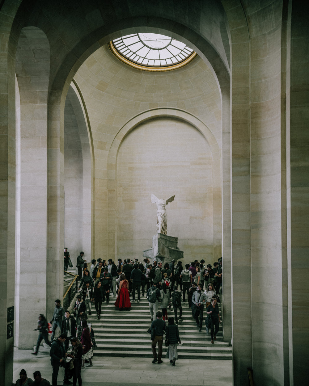 winged victory of samothrace statue