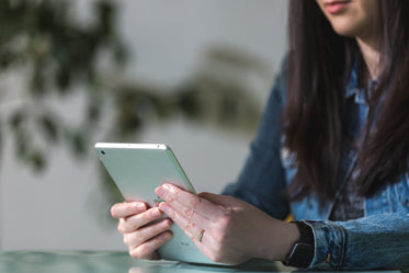 woman holds ipad