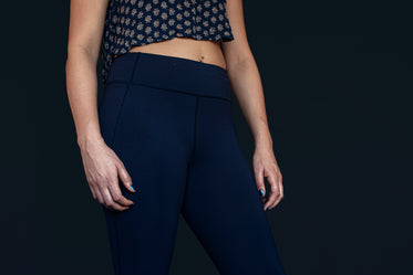 woman wearing dark blue yoga pants