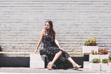 mulher com vestido de verão