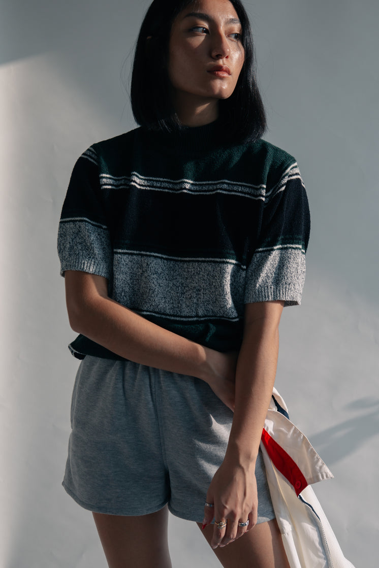 woman-wearing-sweater-and-shorts.jpg?width=746&format=pjpg&exif=0&iptc=0