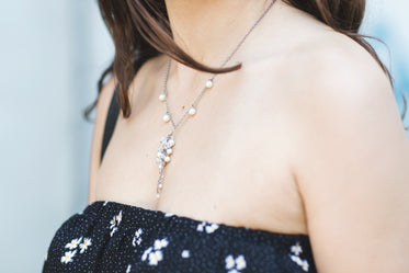 Free Woman's Necklace Photo — High Res Pictures