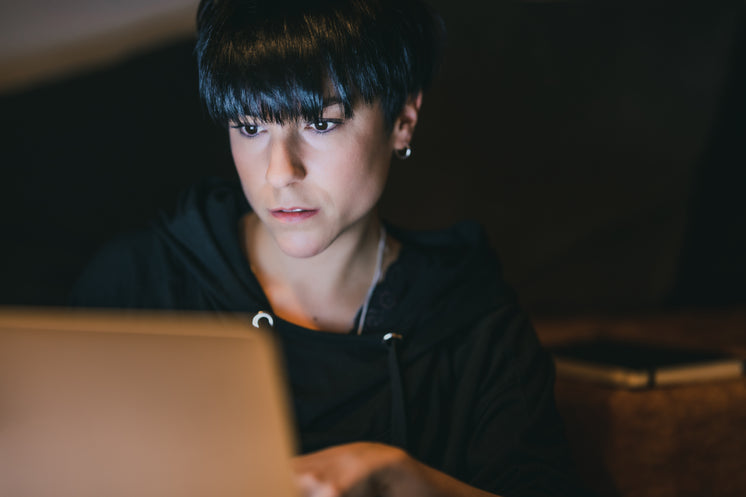 women-looks-down-in-concentration.jpg?width=746&format=pjpg&exif=0&iptc=0